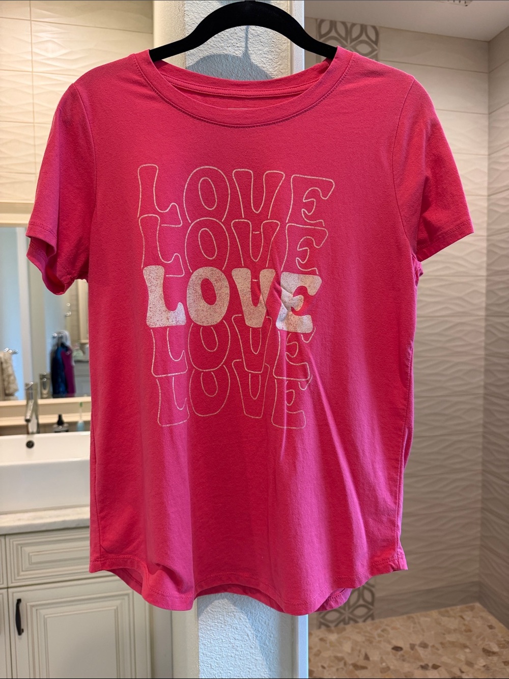 Women’s Pink 'LOVE' Graphic Tee